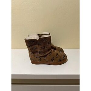 Ugg Little Kids Keelan Logo Embossed Suede Booties Size 7